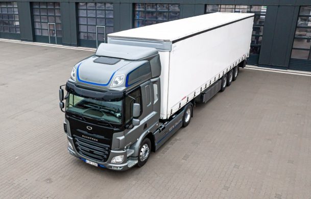 QHD 50-280 BEV QHD with semi-trailer.